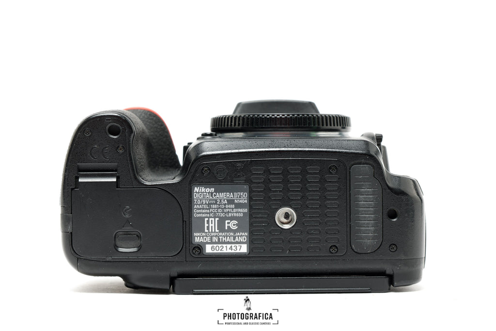 NIKON D750 (363.809 eksp.)