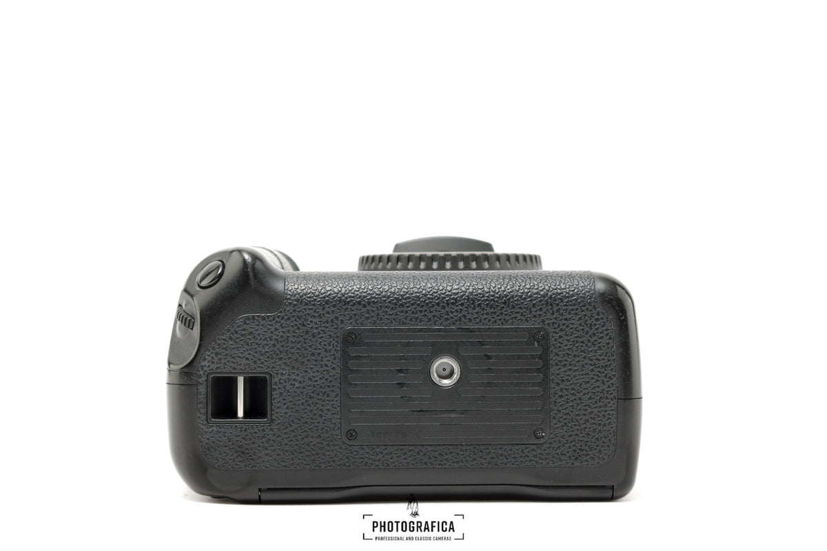 CANON EOS 20D + Canon BG-E2