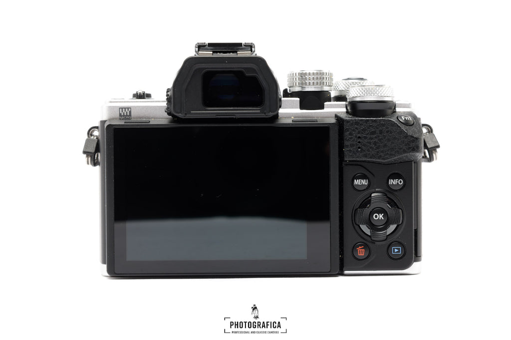OLYMPUS OM-D E-M10 MARK II SILVER + 14-42 & 40-150