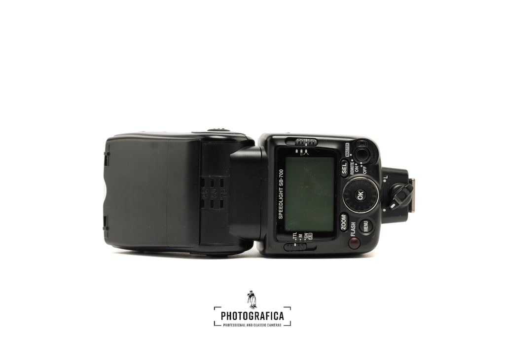 NIKON SPEEDLITE SB-700